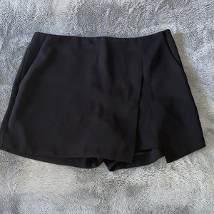 Express black skort